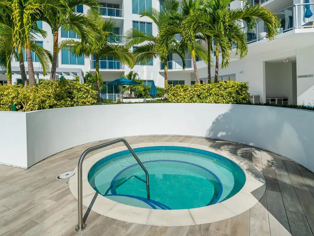 111 S Pineapple Avenue Sarasota FL 34236