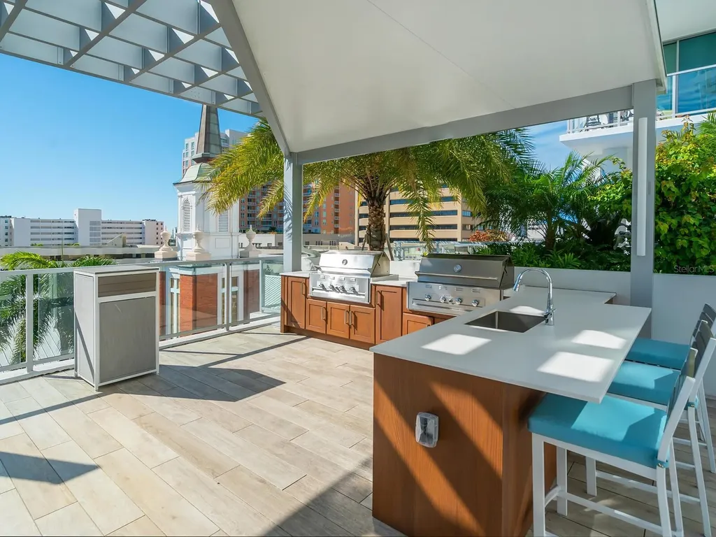 111 S Pineapple Avenue Sarasota FL 34236