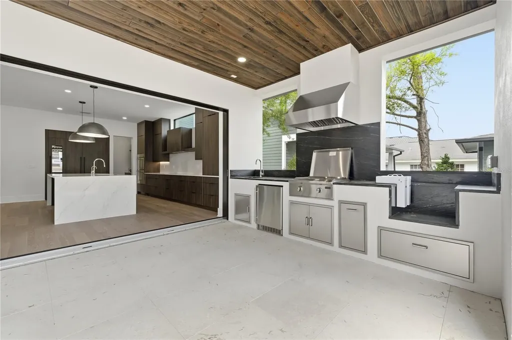 2203 Glenwood Tampa FL 33602