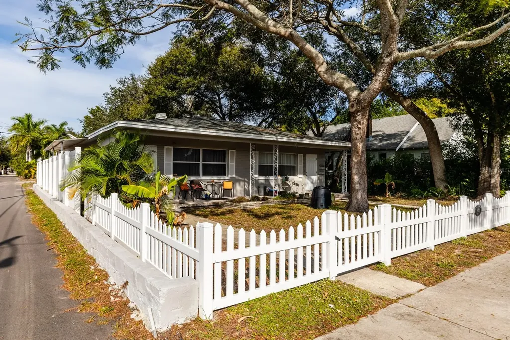 863 24th Avenue N St Petersburg FL 33704