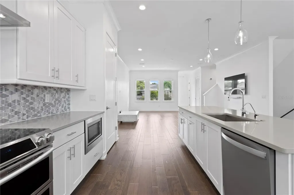 2442 W Mississippi Avenue Tampa FL 33629