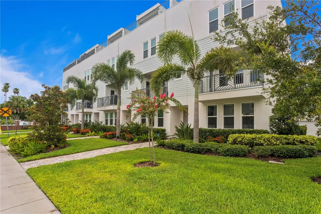 2442 W Mississippi Avenue Tampa FL 33629