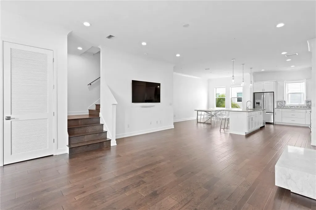 2442 W Mississippi Avenue Tampa FL 33629