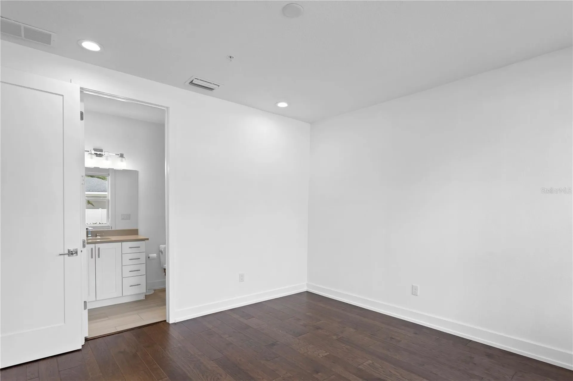 2442 W Mississippi Avenue Tampa FL 33629