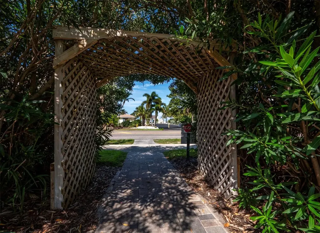 4350 Chatham Drive Longboat Key FL 34228