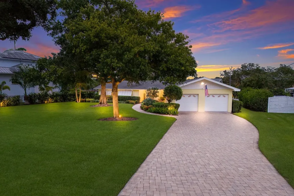 6804 7th Avenue Boulevard NW Bradenton FL 34209