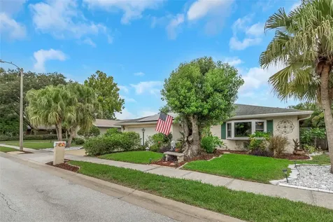 18 Village Lane Safety Harbor FL 34695