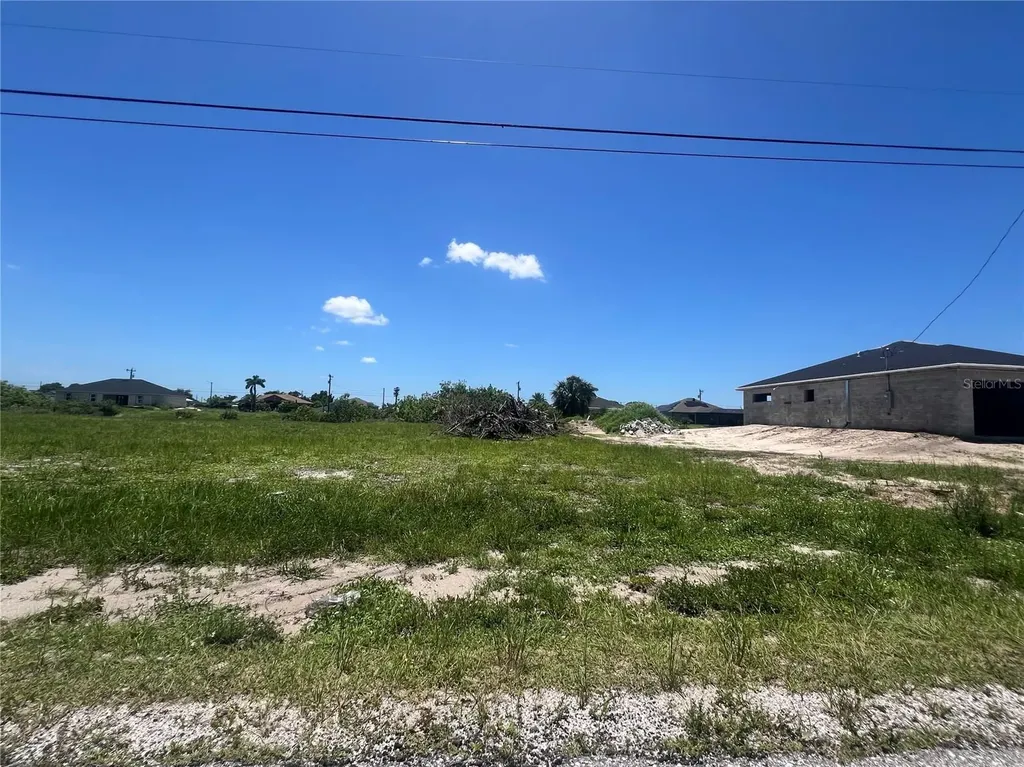2208 NE 6th Avenue Cape Coral FL 33909
