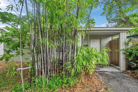 2621 25th Avenue N St Petersburg FL 33713