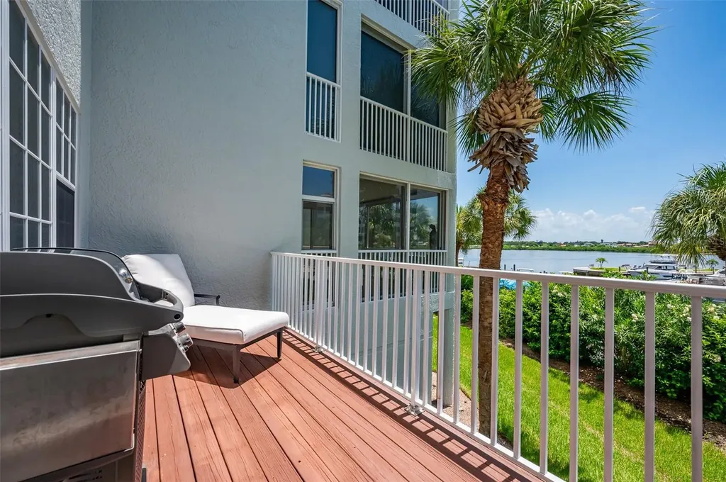 1260 Dolphin Bay Way Sarasota FL 34242