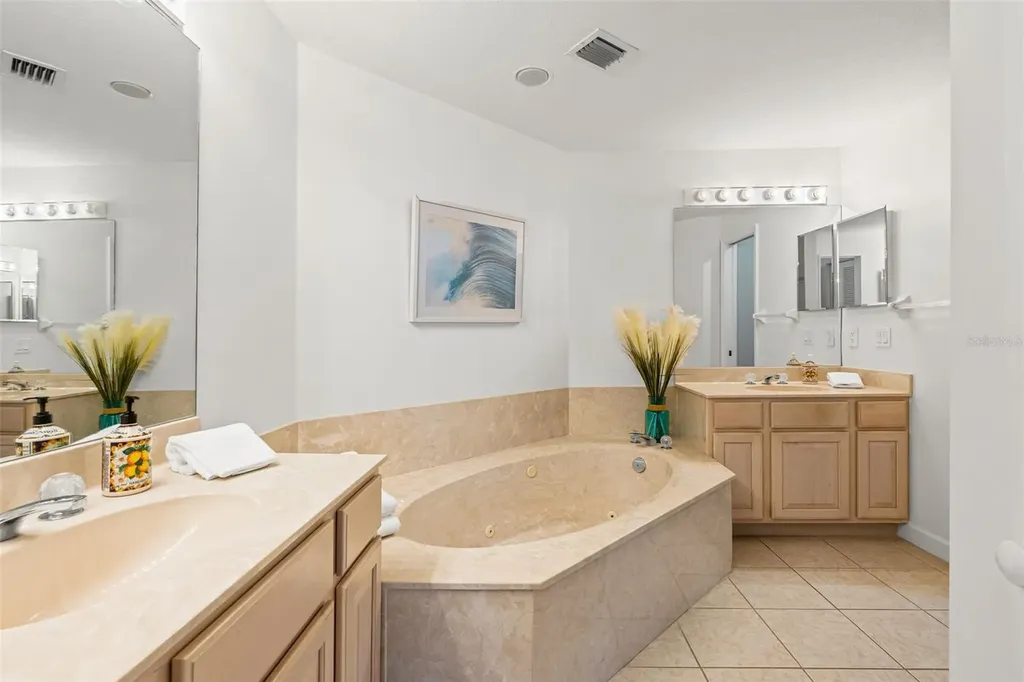 1260 Dolphin Bay Way Sarasota FL 34242