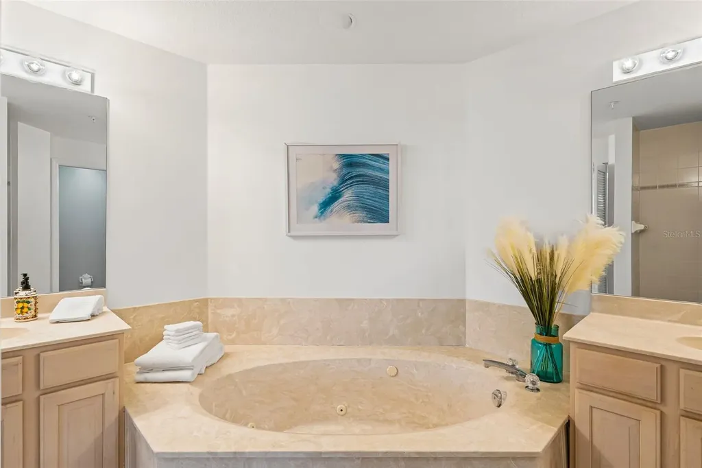 1260 Dolphin Bay Way Sarasota FL 34242