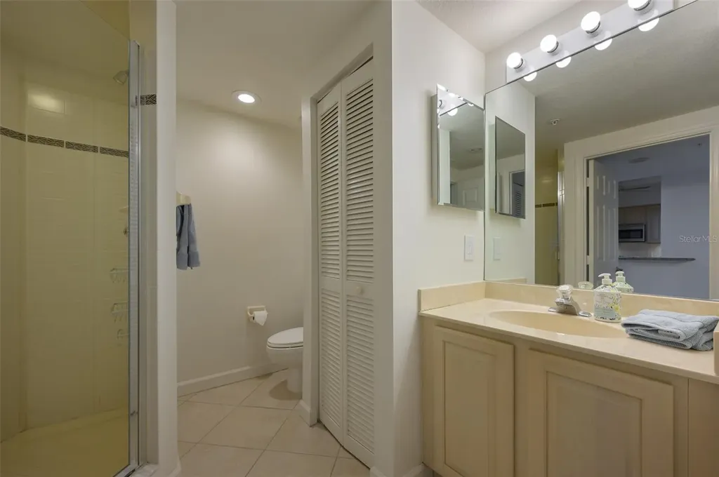 1260 Dolphin Bay Way Sarasota FL 34242