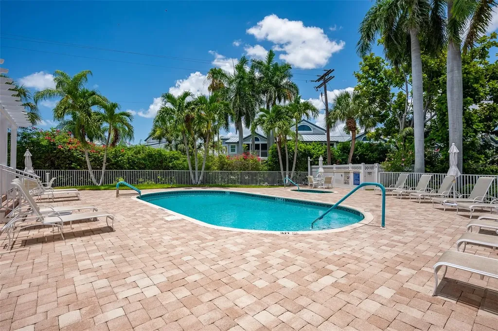 1260 Dolphin Bay Way Sarasota FL 34242