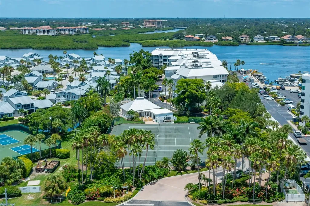 1260 Dolphin Bay Way Sarasota FL 34242