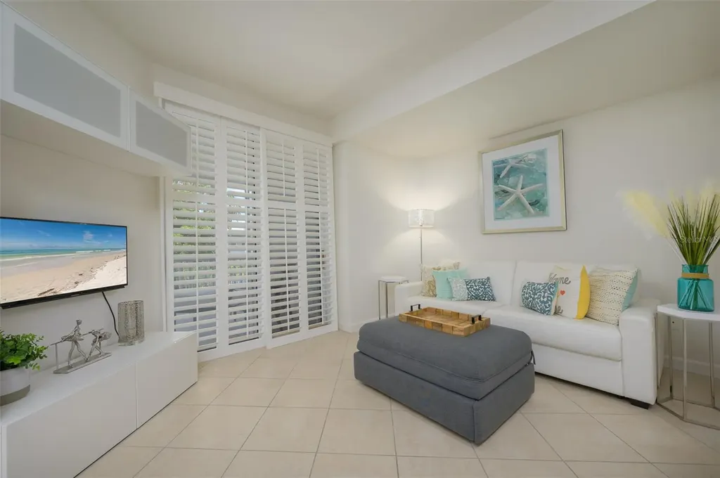 1260 Dolphin Bay Way Sarasota FL 34242