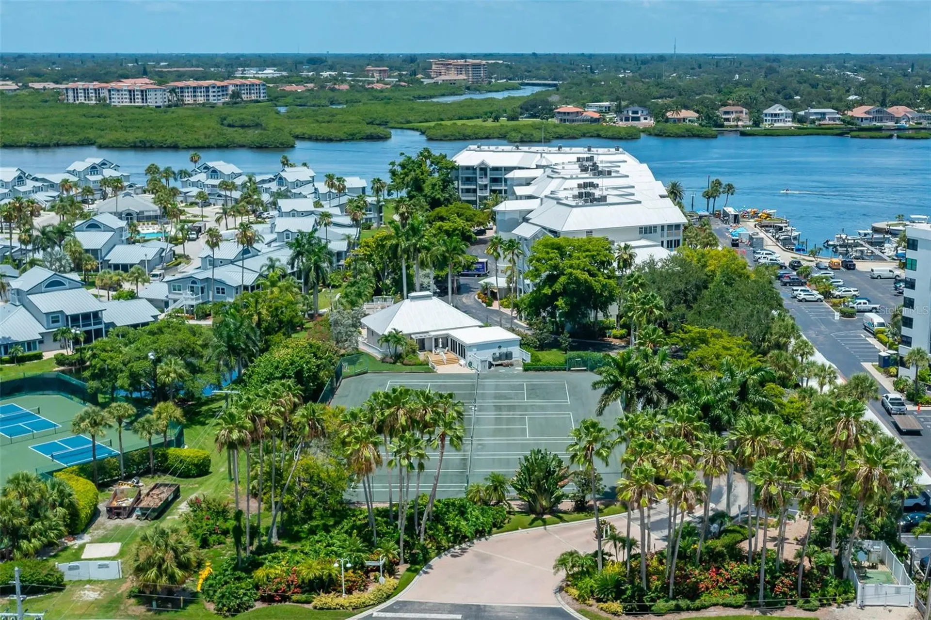1260 Dolphin Bay Way Sarasota FL 34242