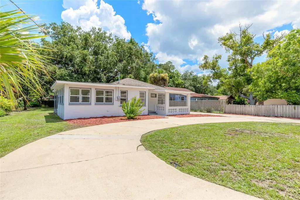 817 Chicago Avenue South Daytona FL 32119