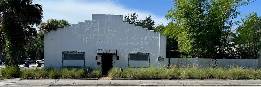 2700 W Azeele Street Tampa FL 33609
