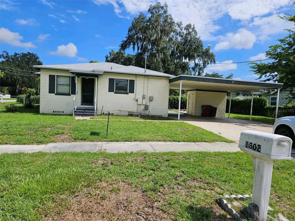 1302 E Tomlin Street Plant City FL 33563