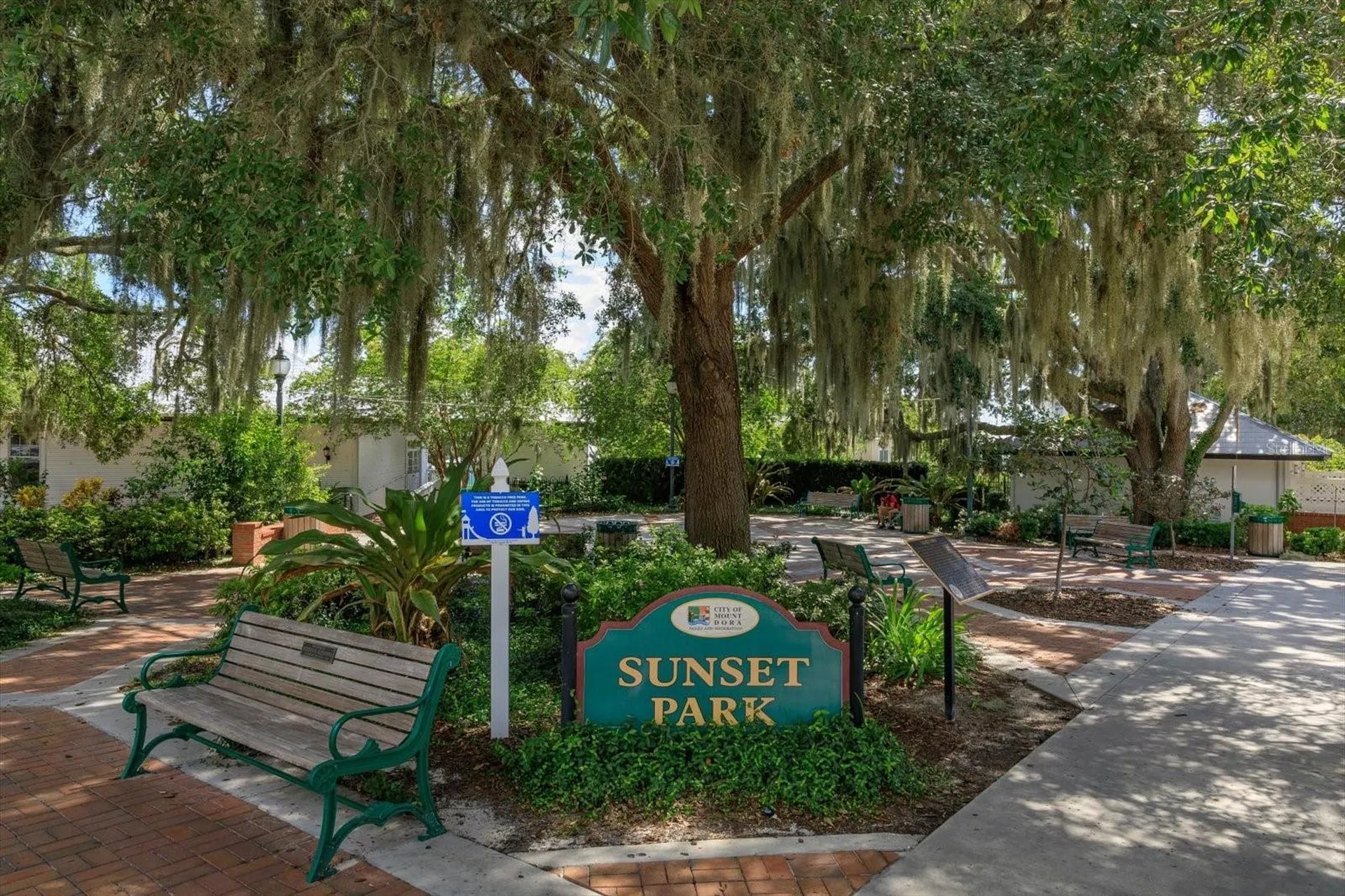 237 W 4th Avenue Mount Dora FL 32757