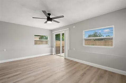 4576 22nd Avenue N St Petersburg FL 33713