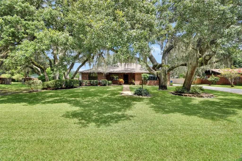 21 Poinsettia Drive Deland FL 32724