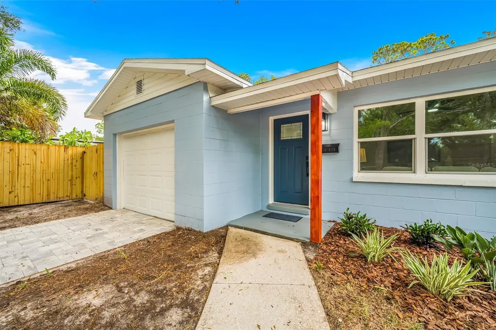 620 63rd Avenue S St Petersburg FL 33705