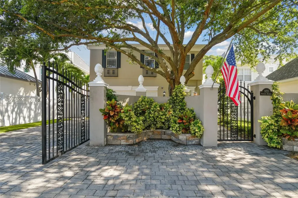 3121 W Knights Avenue Tampa FL 33611