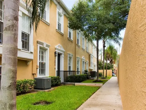 1006 Edison Park Court Tampa FL 33606