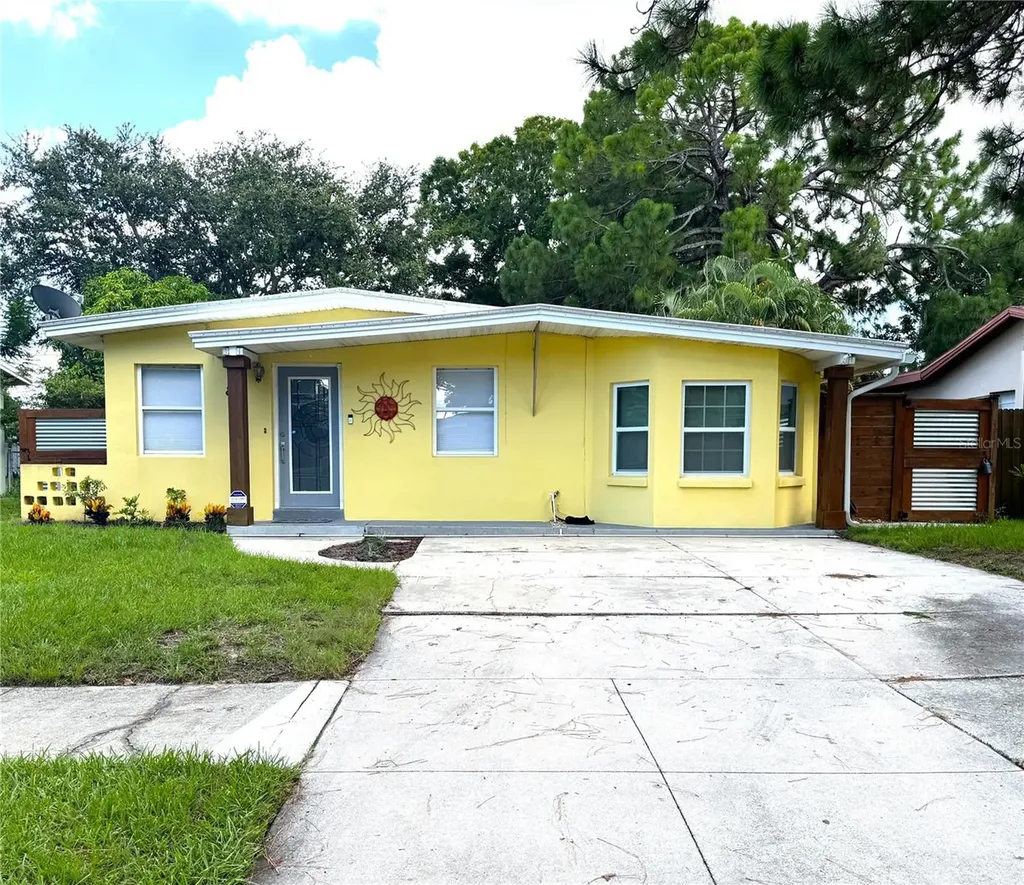 860 86th Avenue N St Petersburg FL 33702