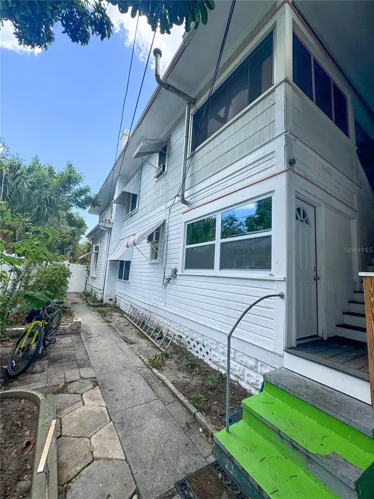 421 10th Avenue N St Petersburg FL 33701