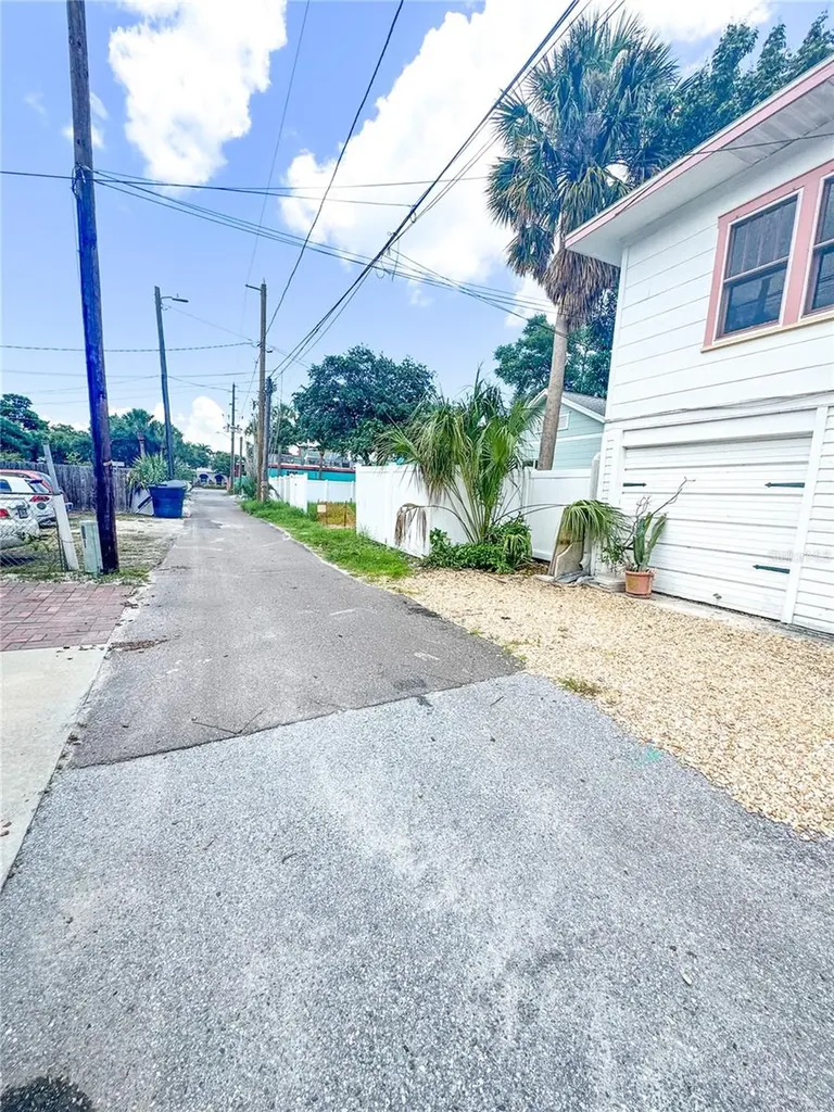 421 10th Avenue N St Petersburg FL 33701