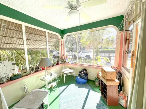 421 10th Avenue N St Petersburg FL 33701