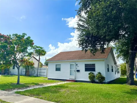 917 56th Avenue N St Petersburg FL 33703