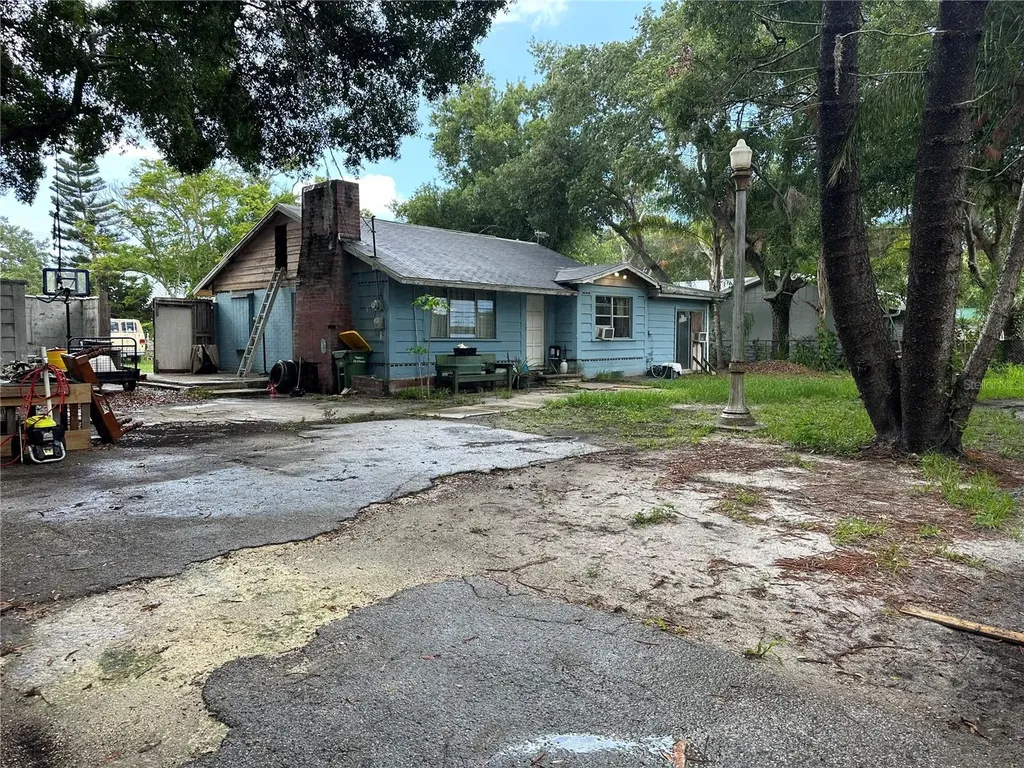 2410 Novus Street Sarasota FL 34237