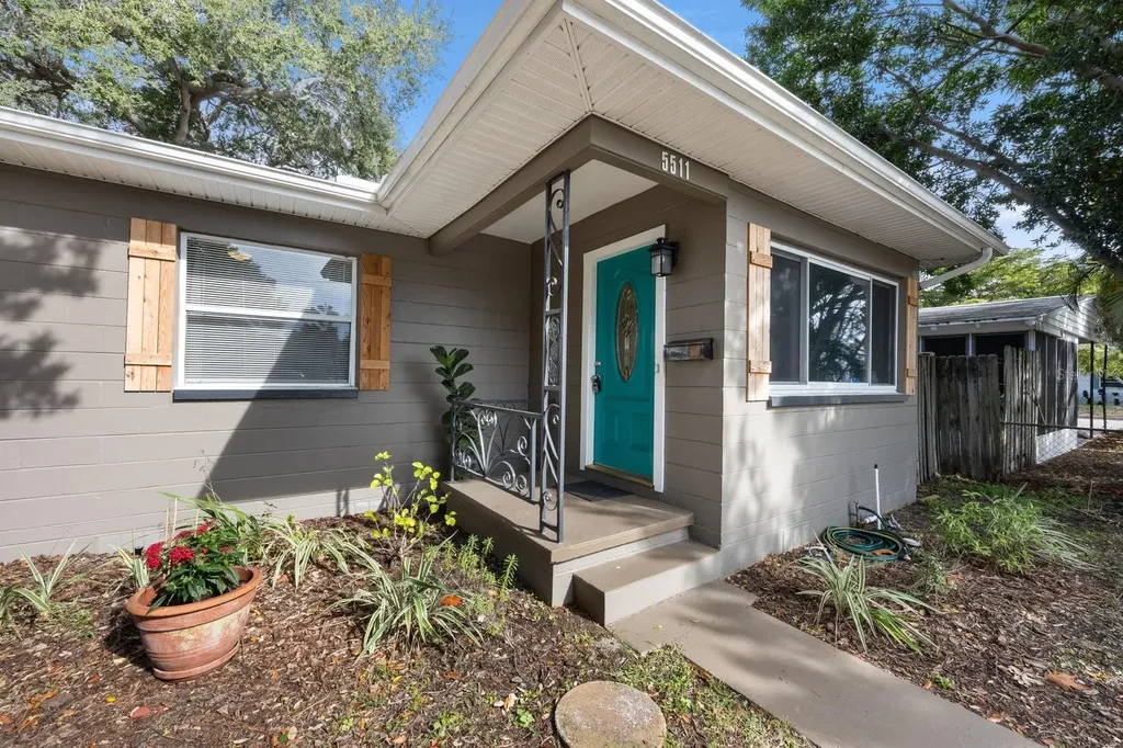 5511 Dartmouth Avenue N St Petersburg FL 33710