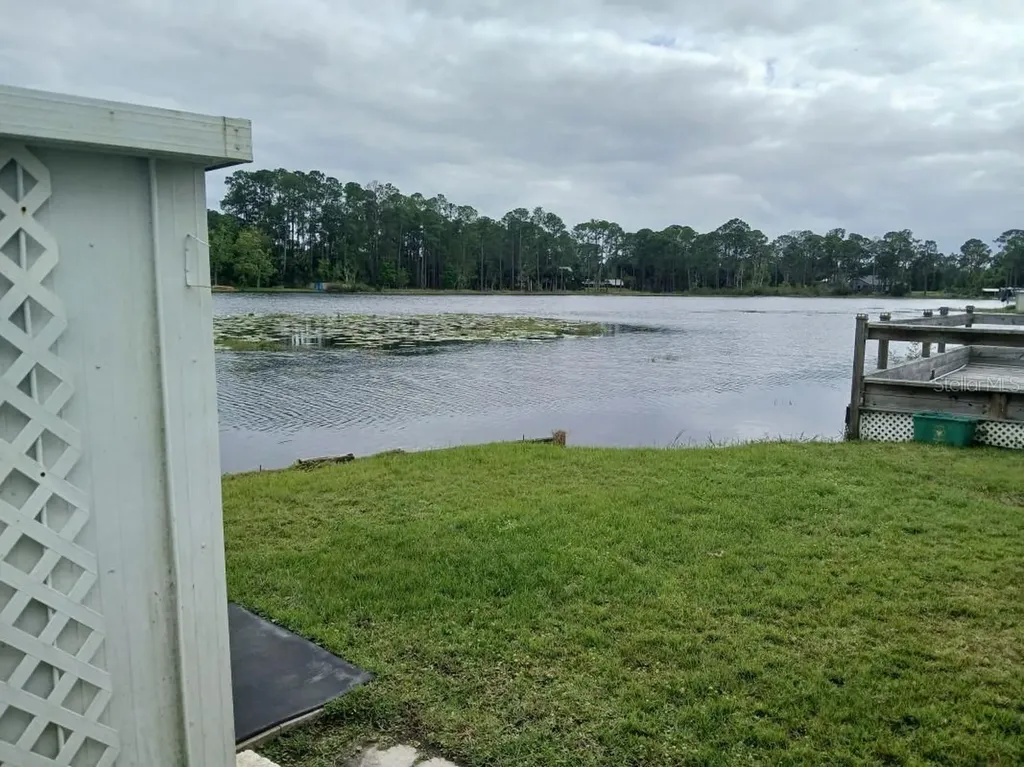 94 Eagle Point S Osteen FL 32764
