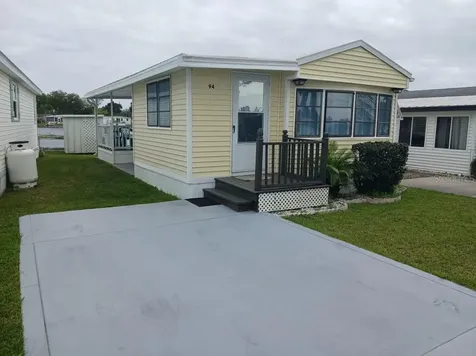 94 Eagle Point S Osteen FL 32764