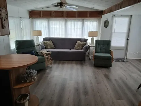 94 Eagle Point S Osteen FL 32764