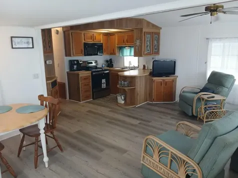 94 Eagle Point S Osteen FL 32764
