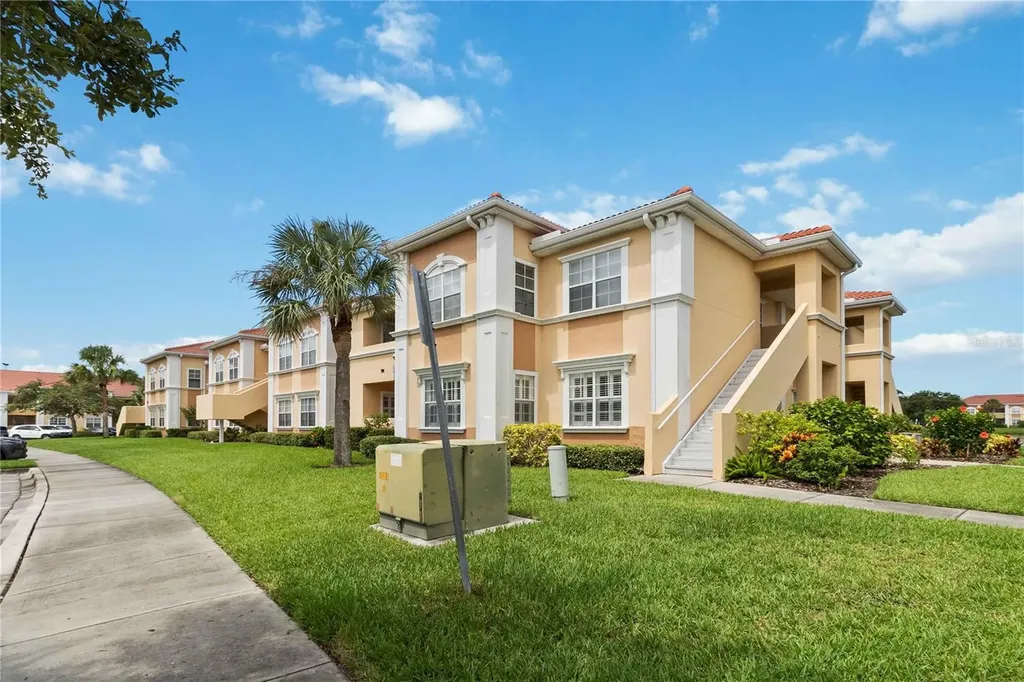 1015 Villagio Circle Sarasota FL 34237