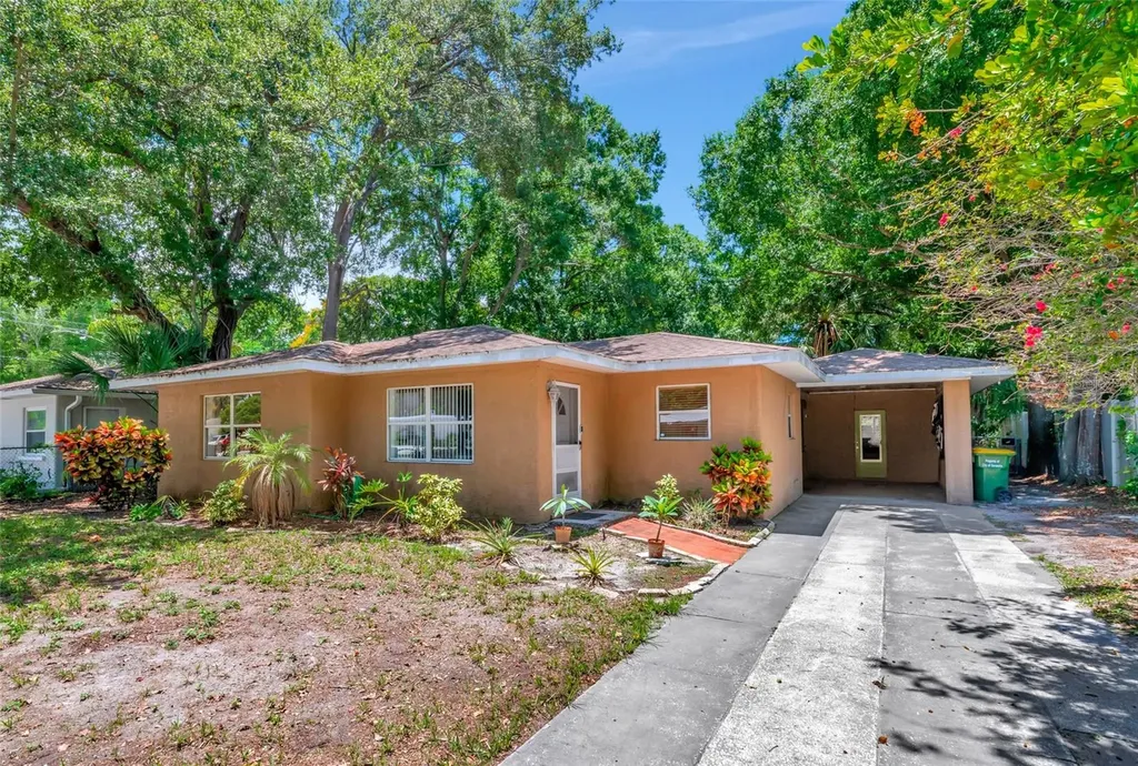 2050 Bougainvillea Street Sarasota FL 34239