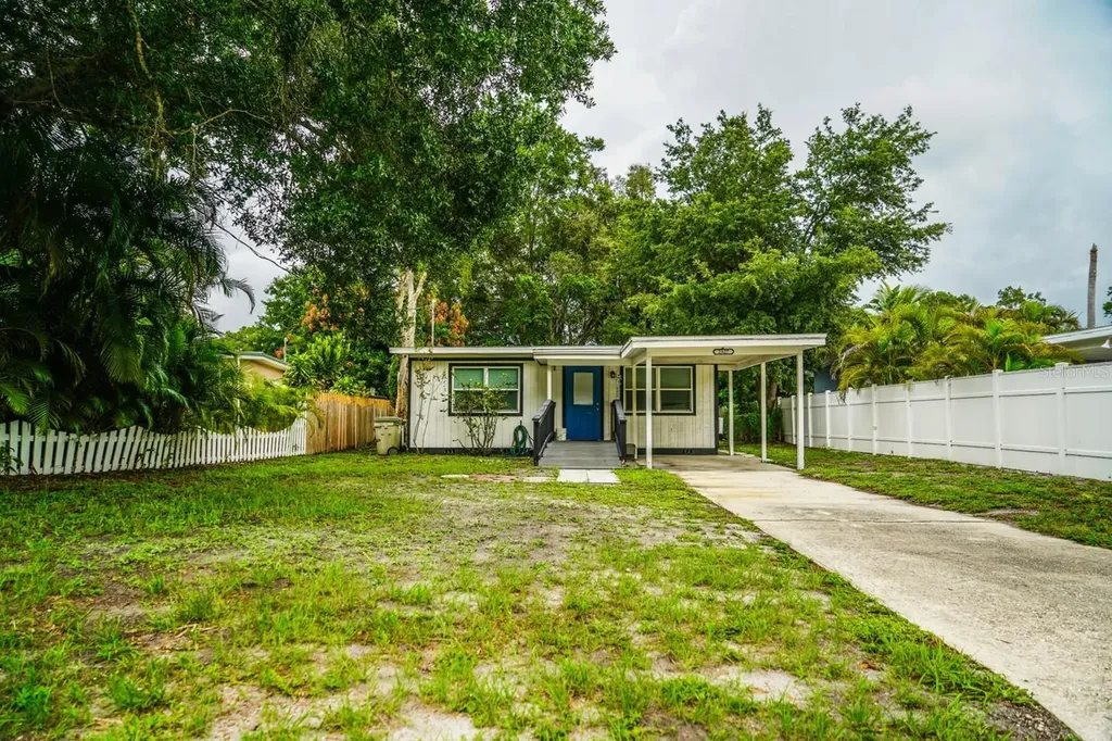 2327 Novus Street Sarasota FL 34237