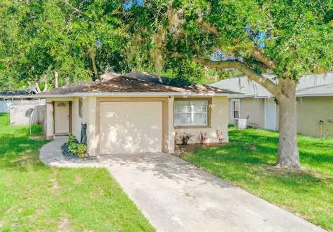 1205 N Texas Avenue Tavares FL 32778