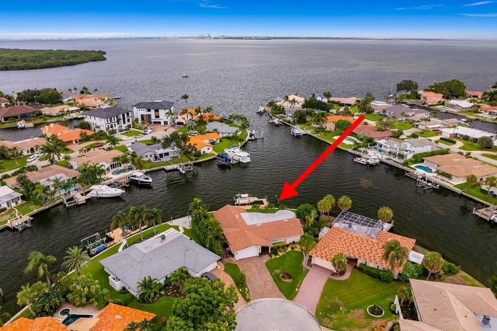 2097 Massachusetts Avenue NE St Petersburg FL 33703