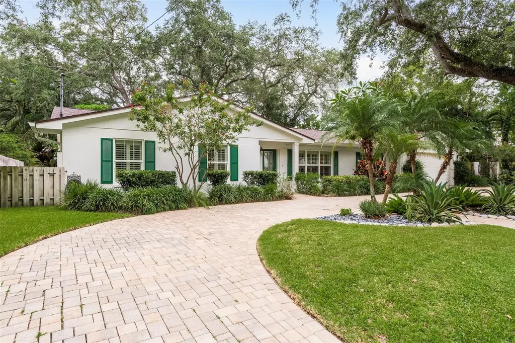 3215 W Hawthorne Road Tampa FL 33611
