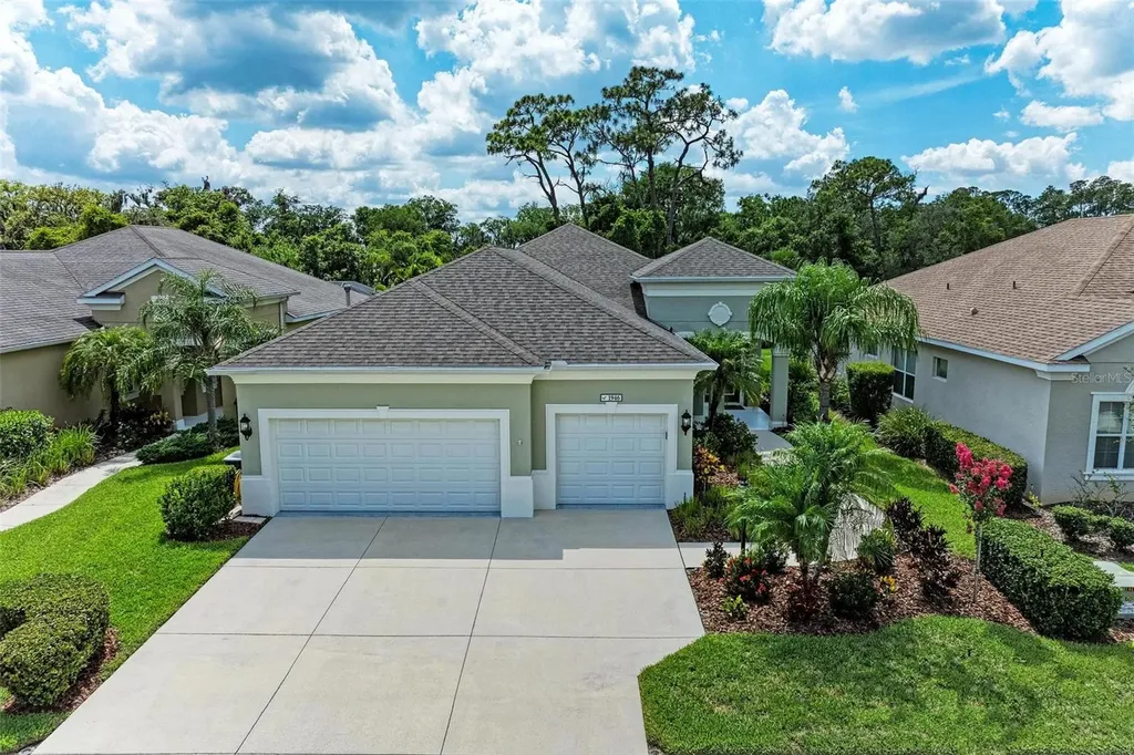 1946 Crooked Lake Circle Bradenton FL 34211