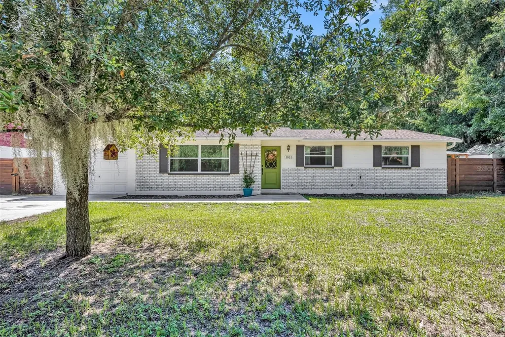 1015 N Unser Street Mount Dora FL 32757