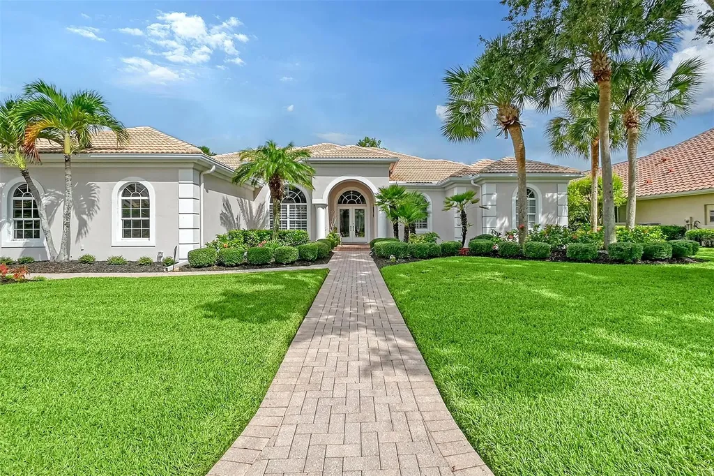 8015 Royal Birkdale Circle Lakewood Ranch FL 34202